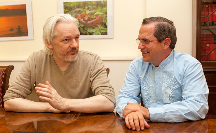 34758_5_julian-assange-embassy.jpg
