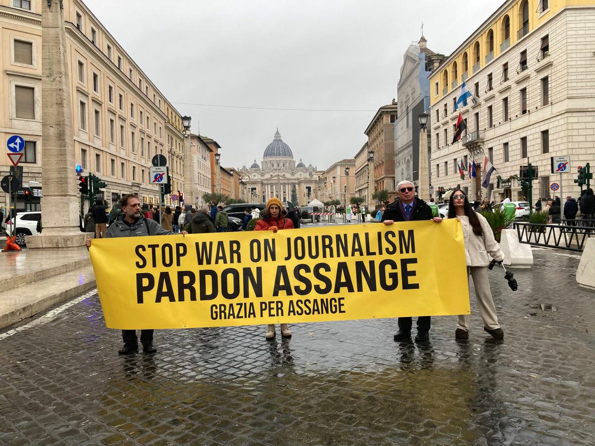 Grazia per Assange
